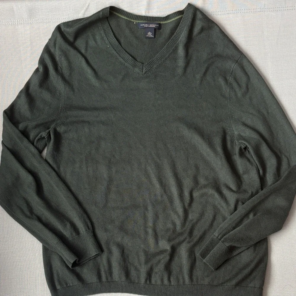 Banana Republic Dark Green V-Neck Sweater sz L SILK CASHMERE blend